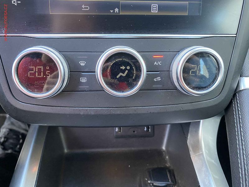 Renault Kadjar (2022) 1.3 TCe, Techno, AT, LED - fotka 12 z 16