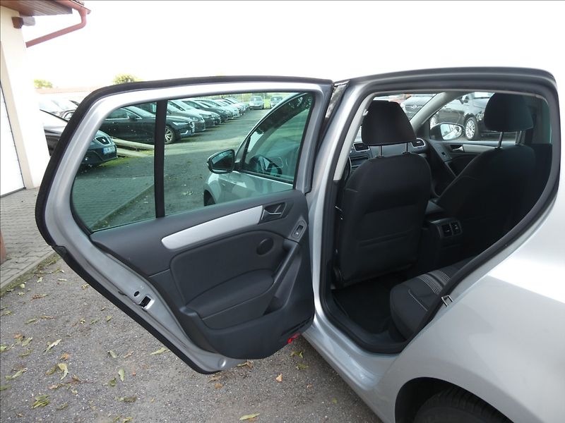 Volkswagen Golf 1,2 TSi 77kW MATCH serviska - fotka 18 z 45