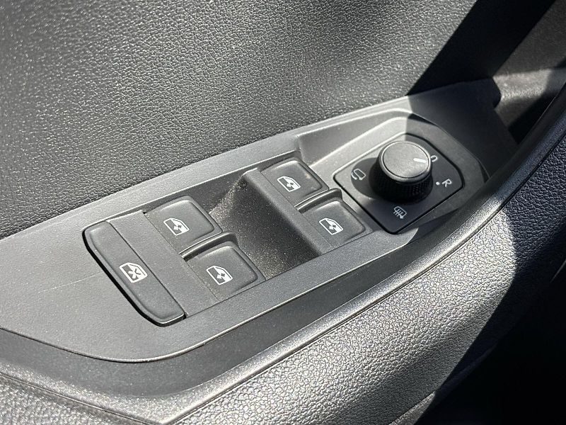 Škoda Karoq (2024) 1.5 TSI DSG Sportline - fotka 17 z 33