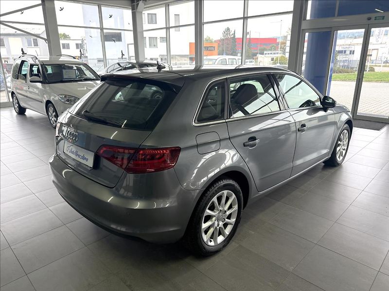 Audi A3 1,2   TFSI 81kW,ATTRACTION - fotka 6 z 21
