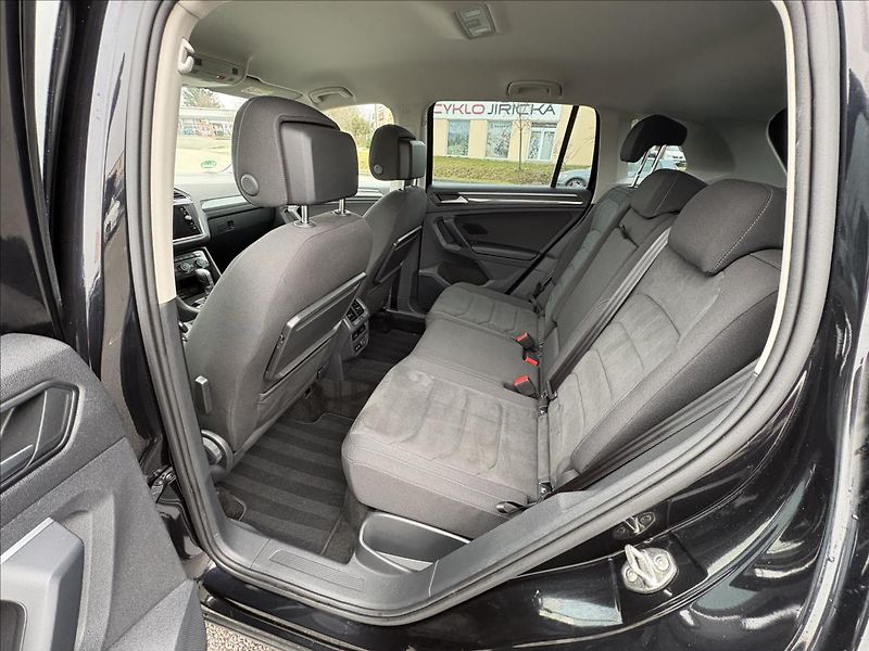 Volkswagen Tiguan 2,0 TDi 140kW 4M,Led,ACC,Highl - fotka 32 z 41