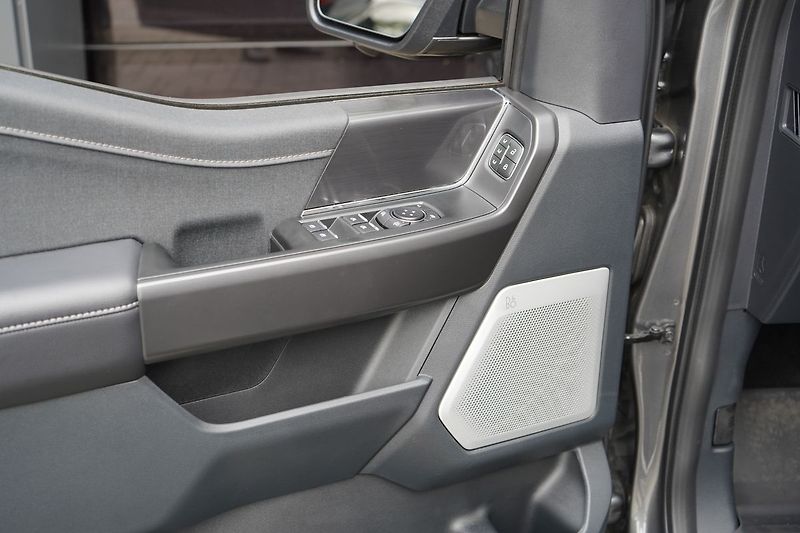 Ford F-150 (2025) Lariat 5,0 298 kW - fotka 16 z 59