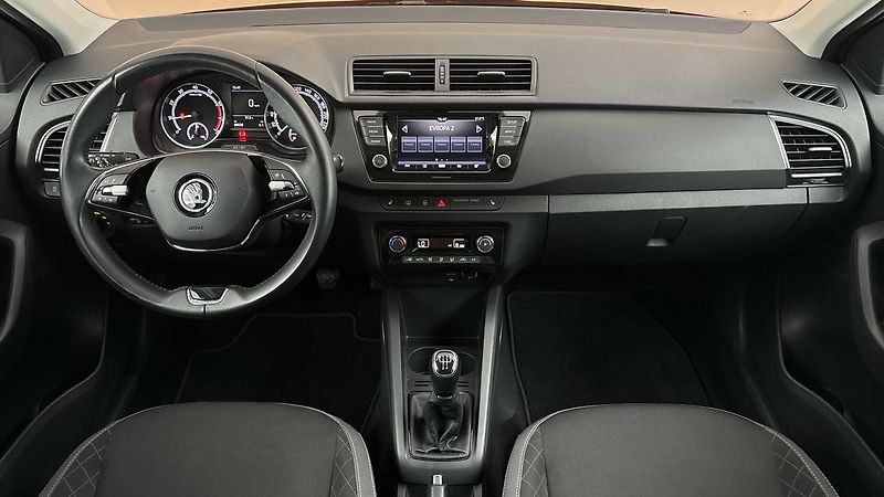 Škoda Fabia 1.0 TSI Ambition Combi - fotka 8 z 23