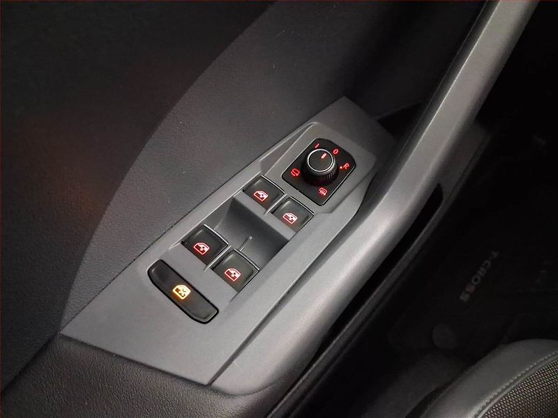 Volkswagen T-Cross (2019) 1.0 TSI, Serv.kniha, Kůže - fotka 20 z 25