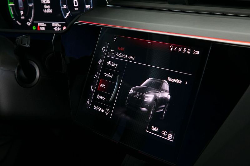 Audi e-tron 55 300kW Matrix Pano NV Tažné - fotka 32 z 47