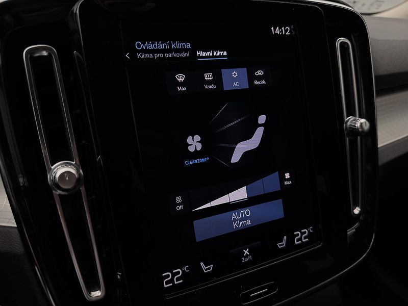 Volvo XC40 B4 MOMENTUM AUT  - fotka 41 z 47