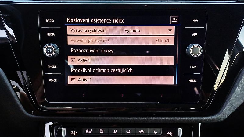 Volkswagen Touran 2.0 TDI 110kW HIGHLINE - fotka 44 z 50