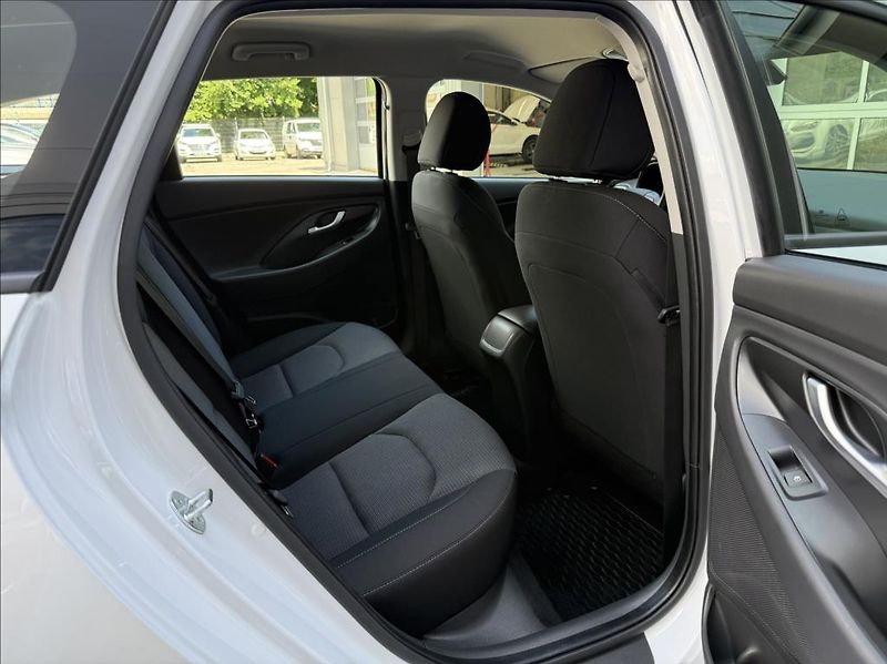 Hyundai i30 1,5 i  WG Family Comfort - fotka 13 z 23