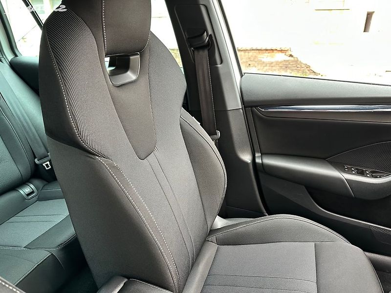 Škoda Octavia 2,0 TDI Sportline paket - fotka 18 z 43