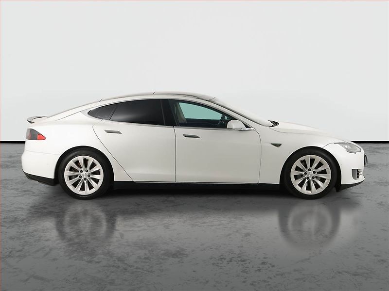 Tesla Model S (2015) 85D, SoH 92% - fotka 6 z 17
