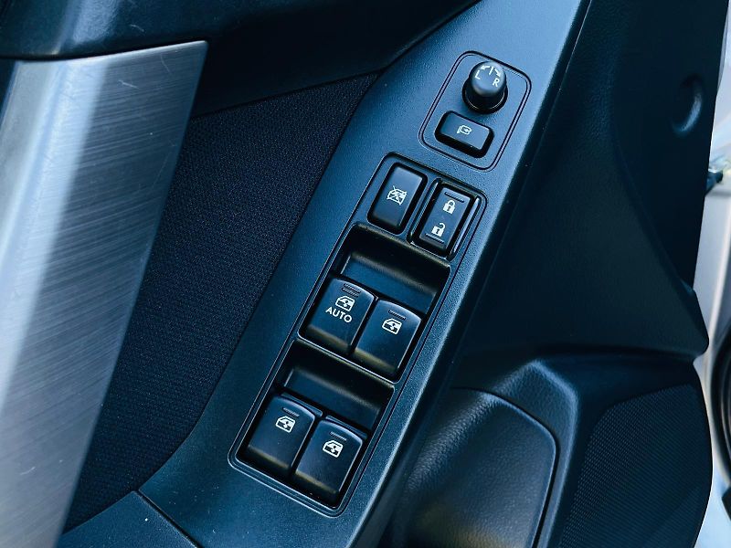 Subaru Forester 2.0i 4x4 AUT TAŽNÉ SERVISKA - fotka 33 z 43