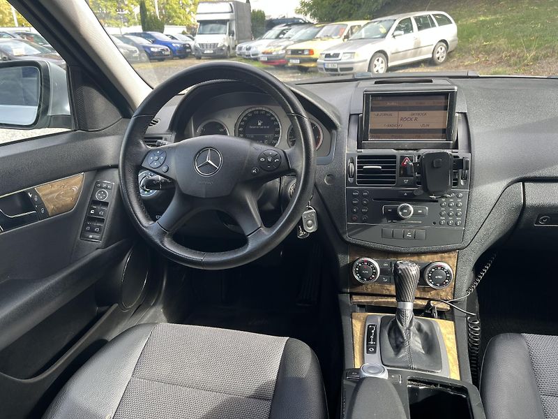 Mercedes-Benz Třídy C (2008) 320 CDi 165 Kw 4MATIC  - fotka 11 z 20