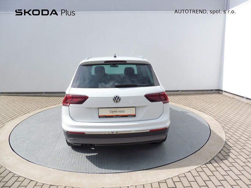 Volkswagen Tiguan (2017) Highline 2,0 TDI 140kW DSG 4MO - fotka 23 z 27