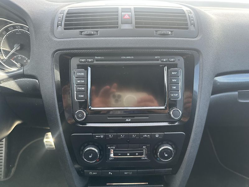 Škoda Octavia (2013) 2.0TDI RS ser.knížka - fotka 21 z 33