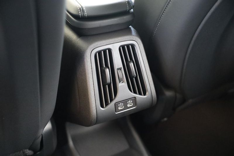 BMW X1 sDrive18i - fotka 15 z 17