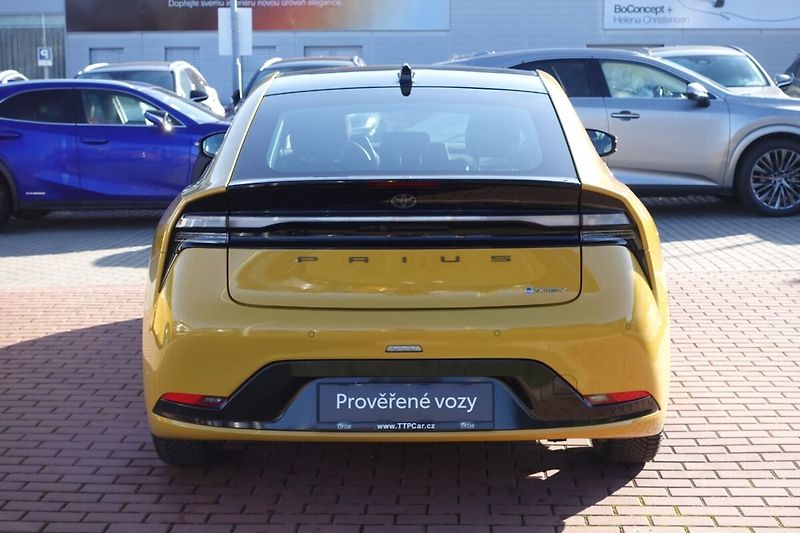Toyota Prius 2,0 PHEV Executive sada komple - fotka 5 z 36