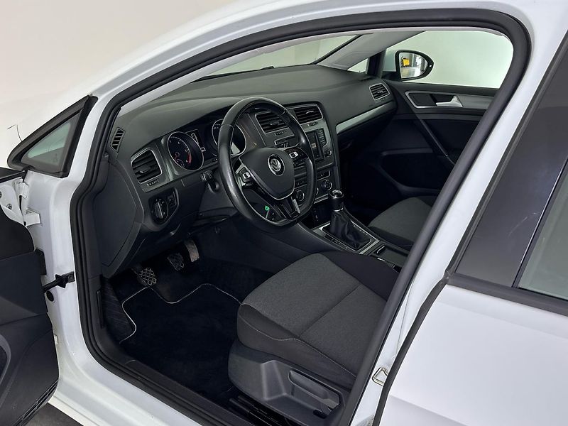 Volkswagen Golf Trendline - fotka 6 z 28