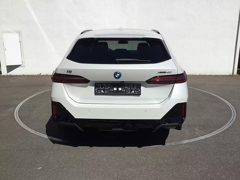 BMW i5 xDrive40 M-Sport Pro Pano HuD - fotka 7 z 19