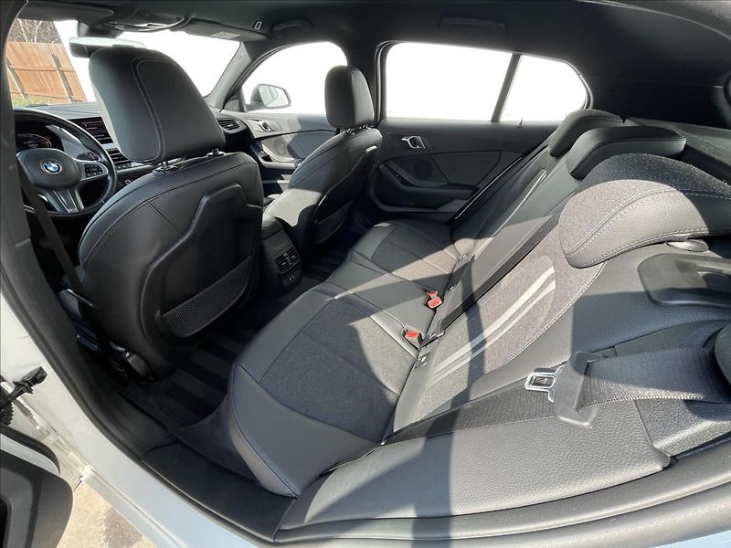 BMW Řada 1 2,0 120d xDrive Advantage A8 - fotka 16 z 22