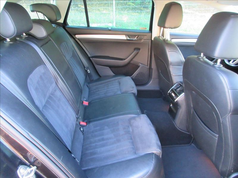 Škoda Superb 2,0 TDi 110 Kw, Style, DSG, No - fotka 17 z 36