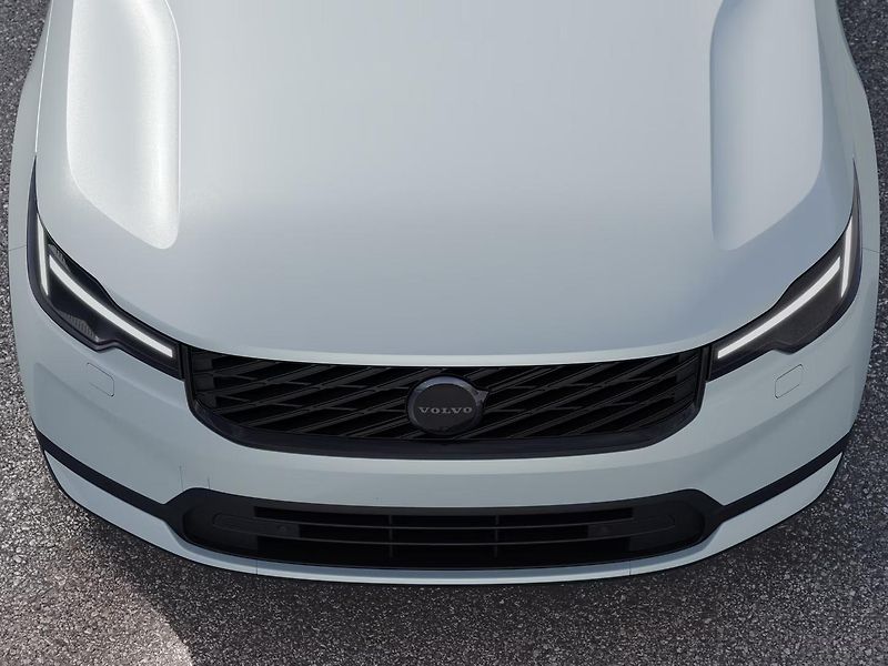 Volvo XC40 (2026) B4 ULTRA BLACK EDITION - fotka 9 z 16