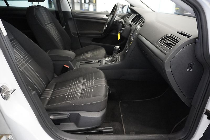 Volkswagen Golf 1.6 TDi - fotka 24 z 29