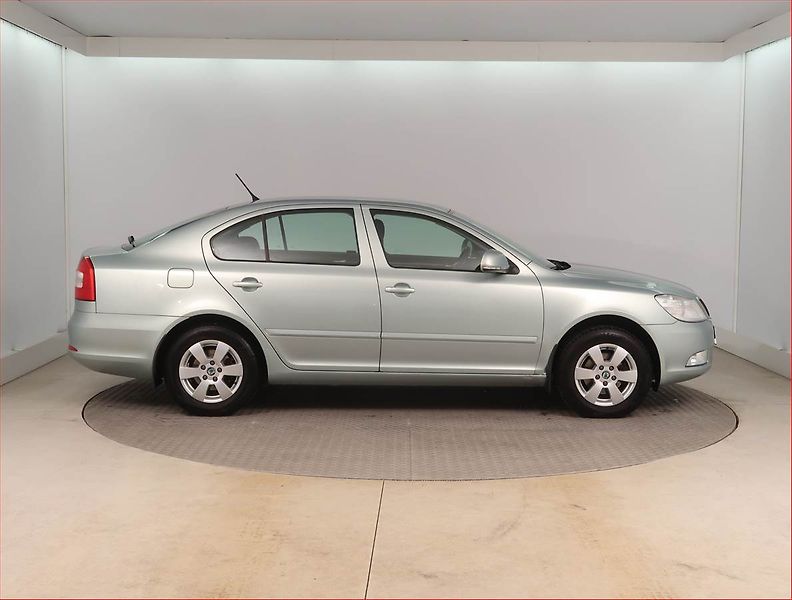 Škoda Octavia (2011) Ambiente 1.4 TSI, Serv.kniha - fotka 6 z 15