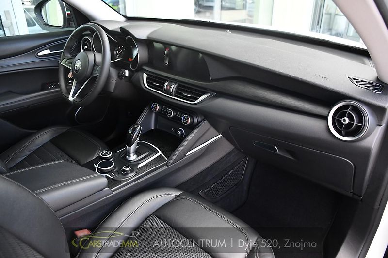 Alfa Romeo Stelvio 2,2JTD 154 KW 4x4 - fotka 15 z 50