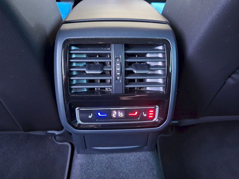 Volkswagen Passat (2023) Variant Elegance DSG 2,0TDi 11 - fotka 16 z 35