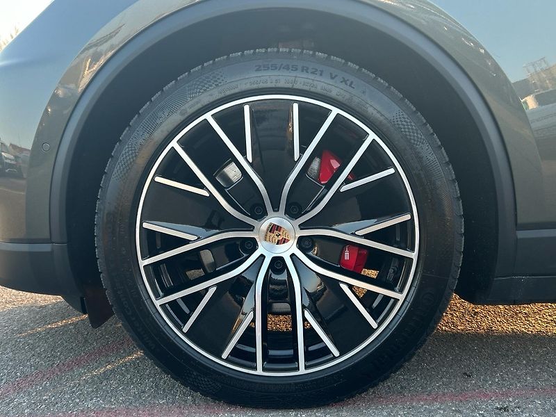 Porsche Macan 4S Electric - fotka 9 z 30
