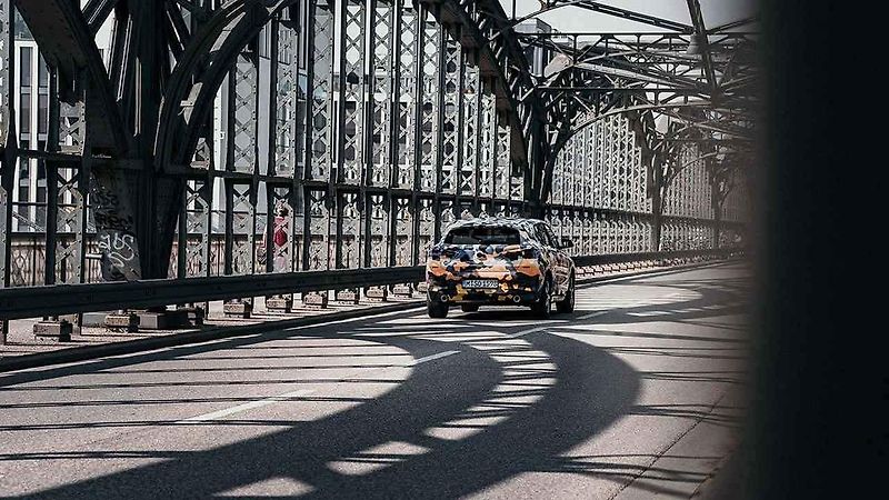 Maskovaný prototyp BMW X2.