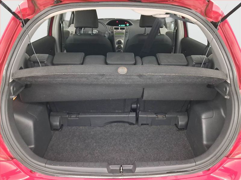 Toyota Yaris (2009) 1.0 VVT-i - fotka 13 z 17