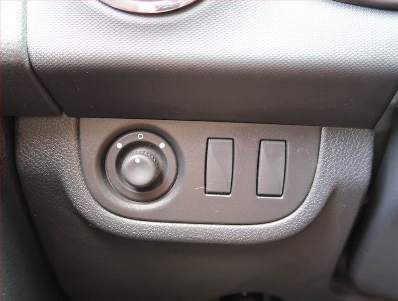 Dacia Sandero (2014) 1.2 16V, ČR,1.maj - fotka 15 z 15
