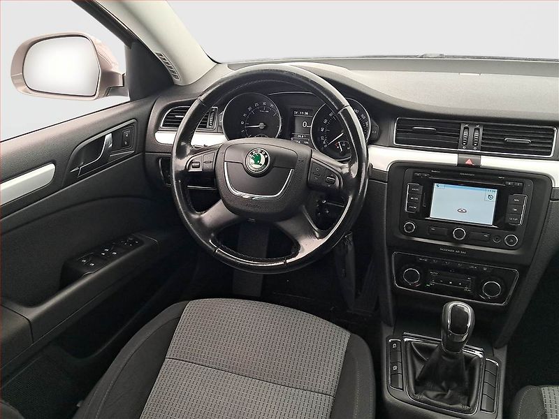 Škoda Superb (2011) Ambition Plus 1.6 TDI, Navi - fotka 7 z 20