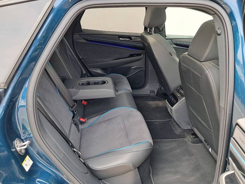Volkswagen ID.7 (2023) Pro 210  kW , kap. 77 kWh - fotka 24 z 33