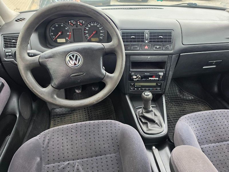 Volkswagen Golf (1999) 1.4 i Nová STK - fotka 12 z 18