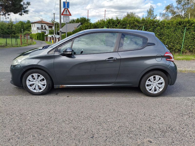 Peugeot 208 (2012) 1,6 eHDI 68Kw - fotka 8 z 33