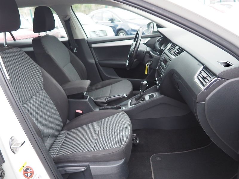 Škoda Octavia (2013) 1.6 TDI, Automat - fotka 18 z 31