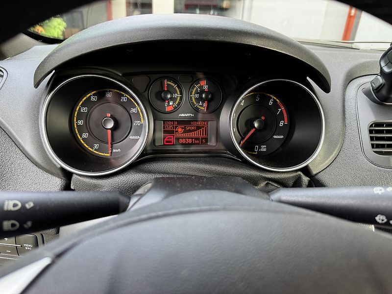 Abarth Punto Evo (2014) 1,4 Turbo 180k - fotka 13 z 23