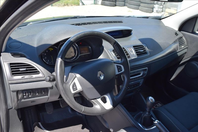 Renault Mégane 1,5 DCI 81KW PO SERVISE TAŽNÉ - fotka 15 z 49