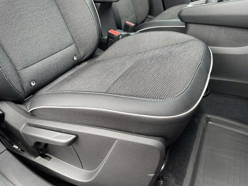Renault Captur (2021) 1.0 TCe,67kW,Intens,1.Maj,ČR - fotka 37 z 41