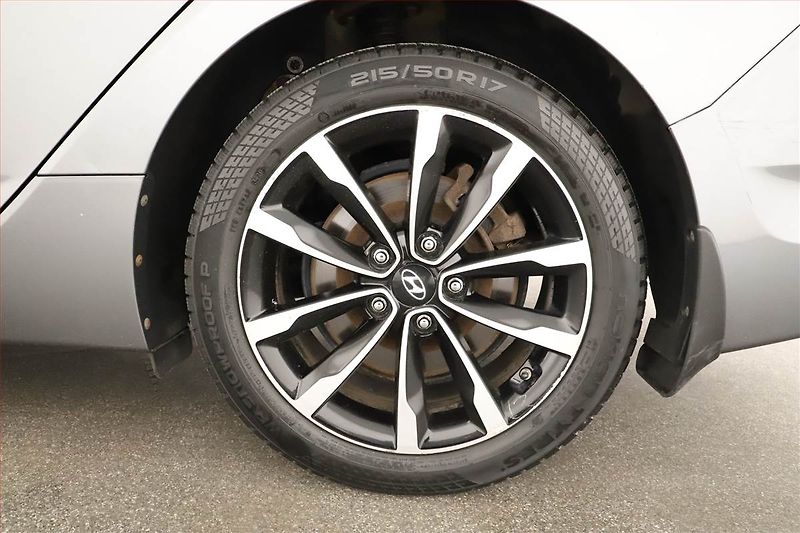 Hyundai i40 (2016) 1.7 CRDi, Navi, Tempomat - fotka 12 z 18
