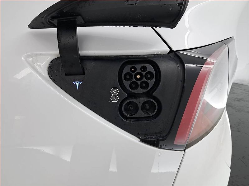 Tesla Model Y (2022) Long Range AWD 79kWh, SoH 92% - fotka 19 z 21