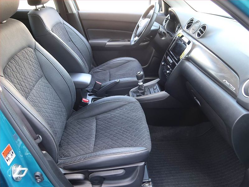 Suzuki Vitara (2024) Elegance 1.4 BoosterJet - fotka 9 z 17