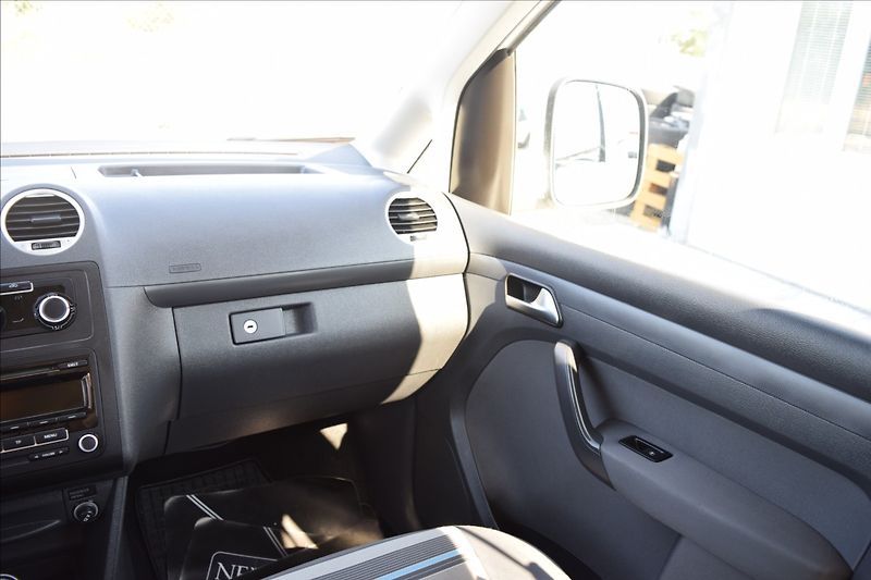 Volkswagen Caddy 1,6 TDI 75KW BEZ KOROZE - fotka 29 z 48