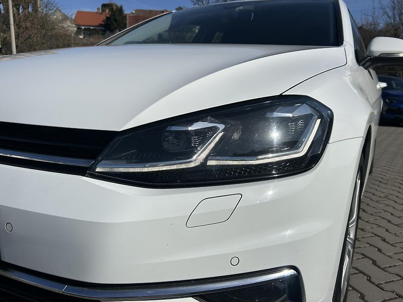 Volkswagen Golf Variant 2,0TDi Highline NAVI LEDMATRIX - fotka 18 z 69