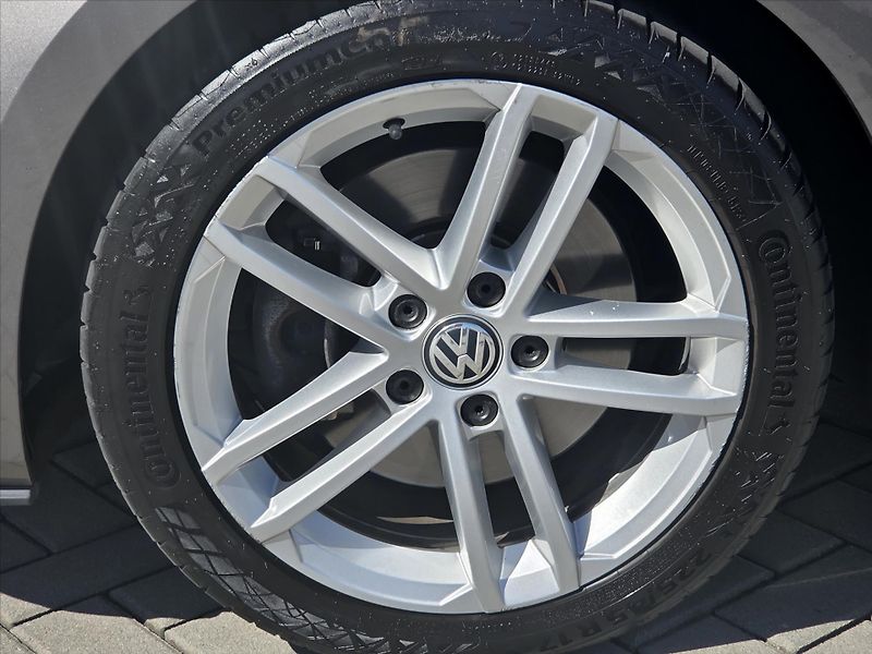 Volkswagen Golf 2,0 TDi 135kW DSG GTD ČR 2.maj - fotka 18 z 20