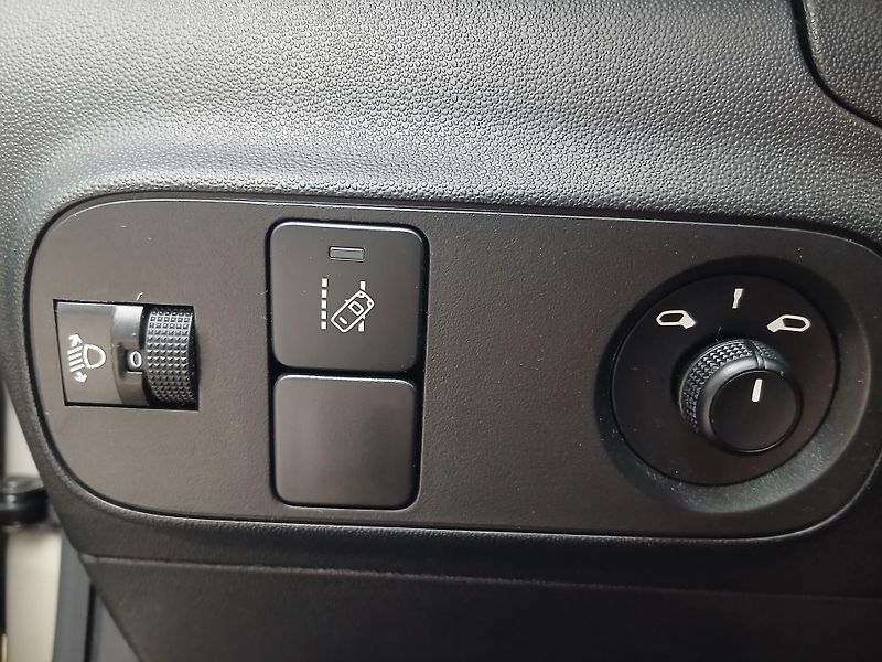 Citroën C3 1.2i ČR 1.MAJ. - fotka 17 z 34