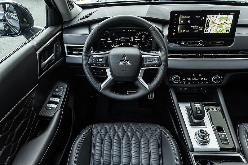 Mitsubishi Outlander (2025) 2,4 PHEV 4WD  Instyle - fotka 18 z 26