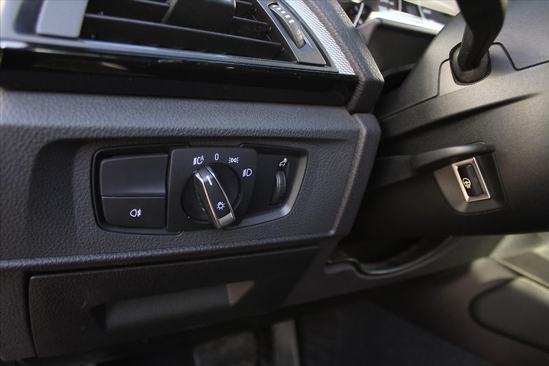 BMW Řada 2 M235i xDrive 240kW NAVI ČR - fotka 23 z 24